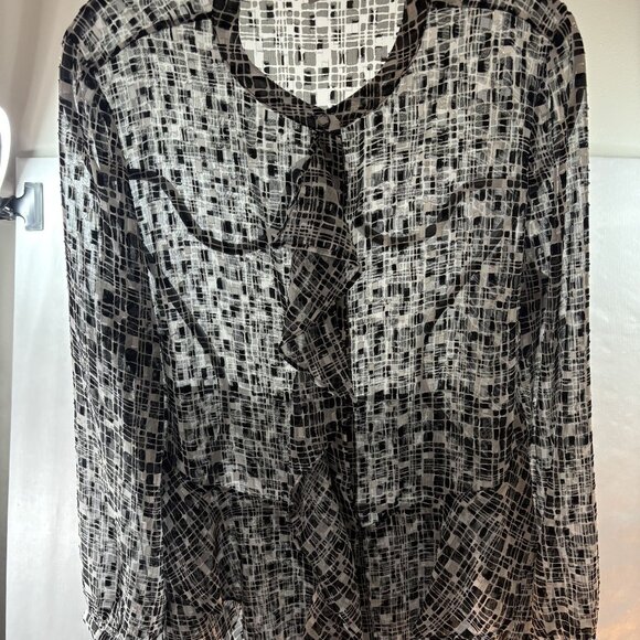 Chicos Black & White Geometric Ruffle Blouse Size 1 (6/8/10) Sheer Lightweight L - Picture 4 of 11